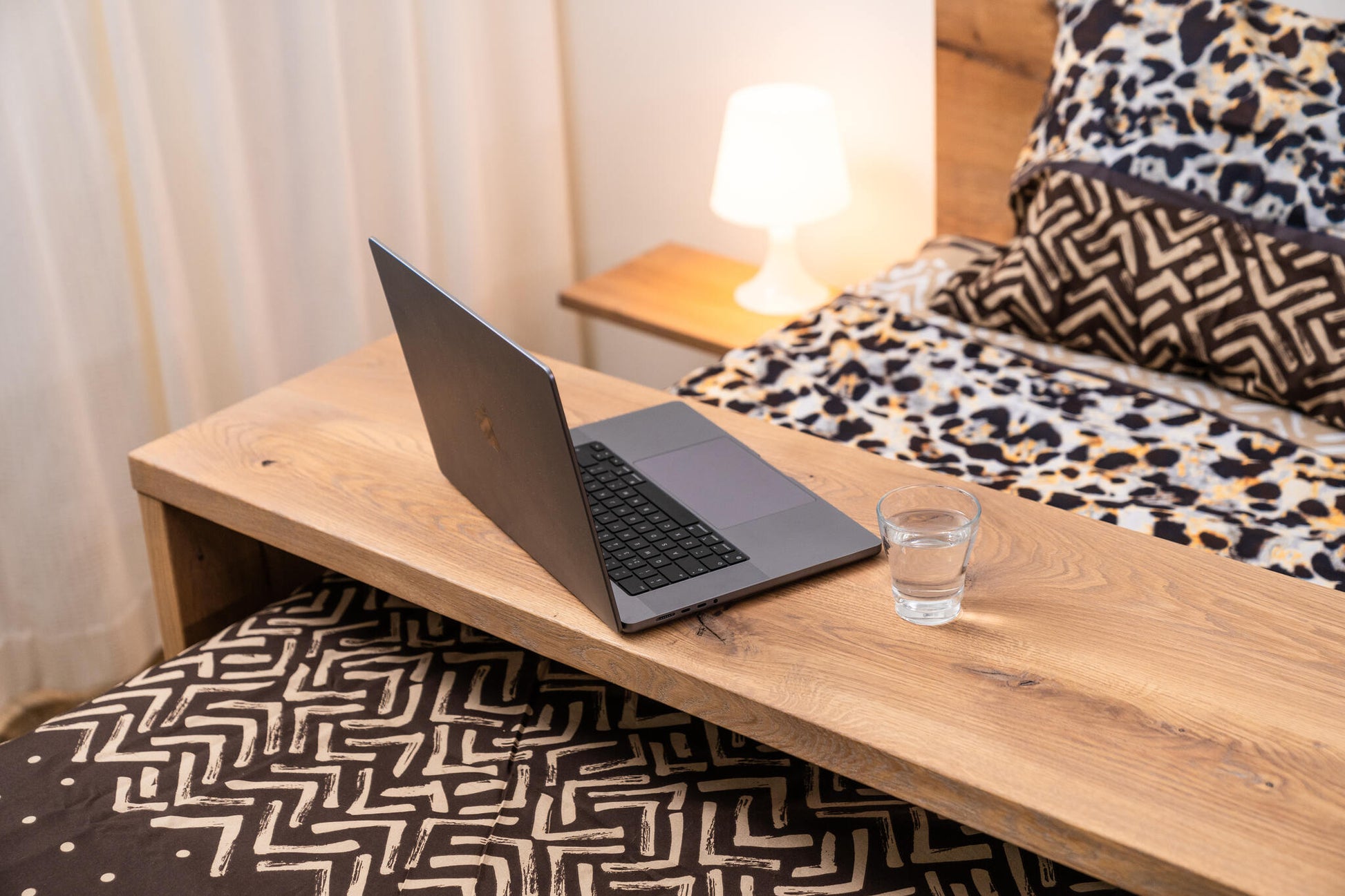 Bedtafel Massief Eiken - Voorbeeld gebruik