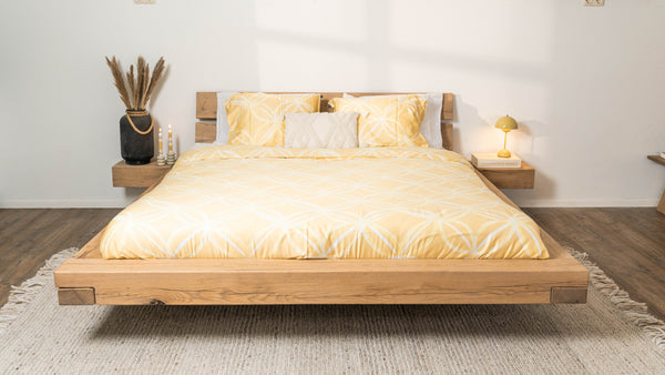 Zwevend eiken bed Met doorlopende nachtkastje