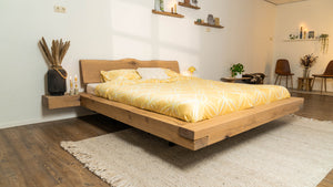 Zwevend eiken bed Met doorlopende nachtkastje